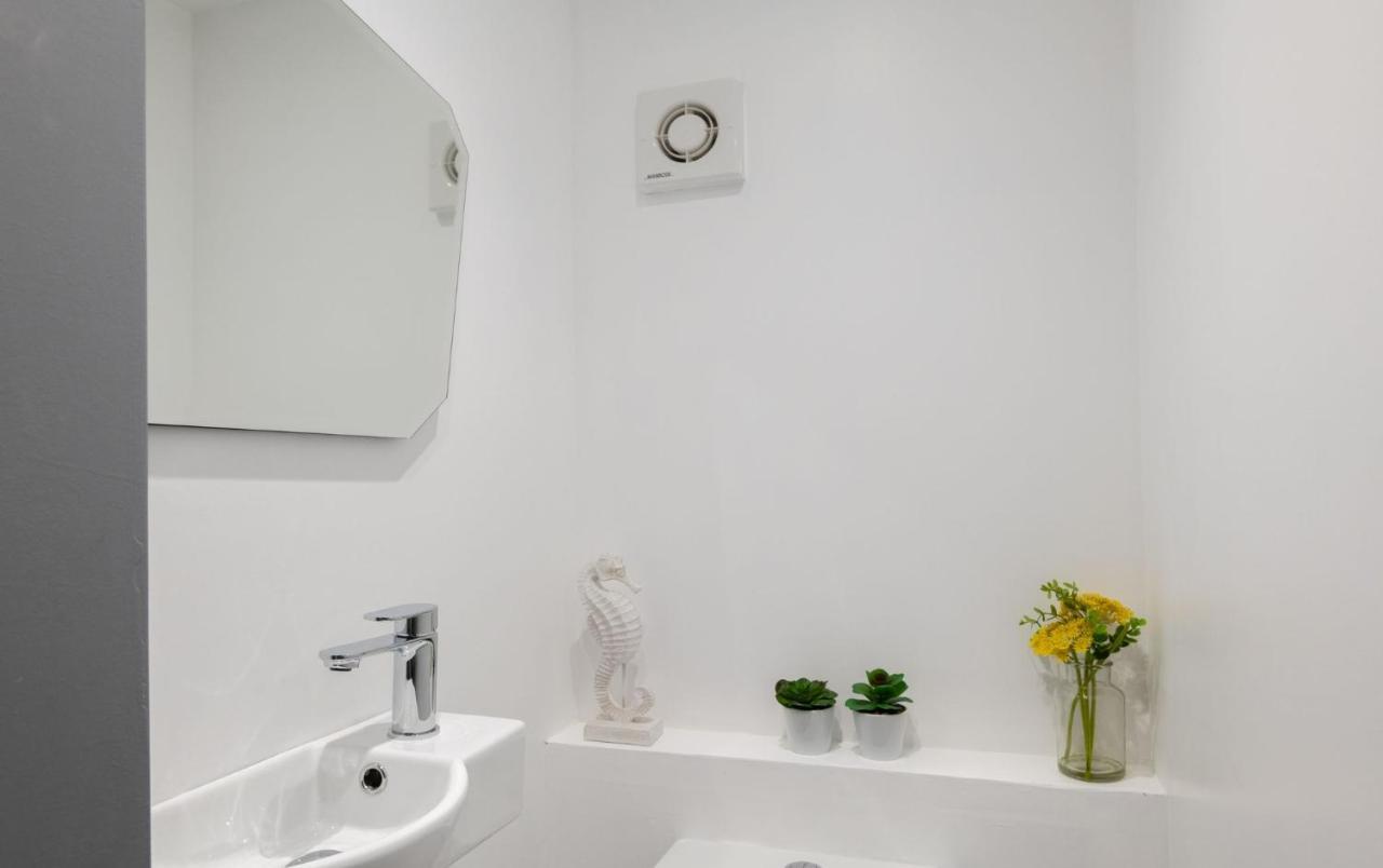Spacious And Modern 4 Bed Next To Borough Station Appartement Londen